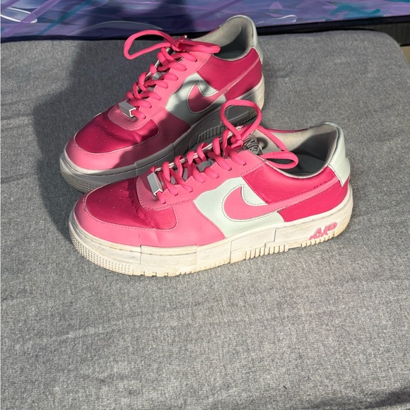 Nike Air Force 1 Pixel Women's 8.5 Pink and White Athletic Shoes - Picture 3 of 12